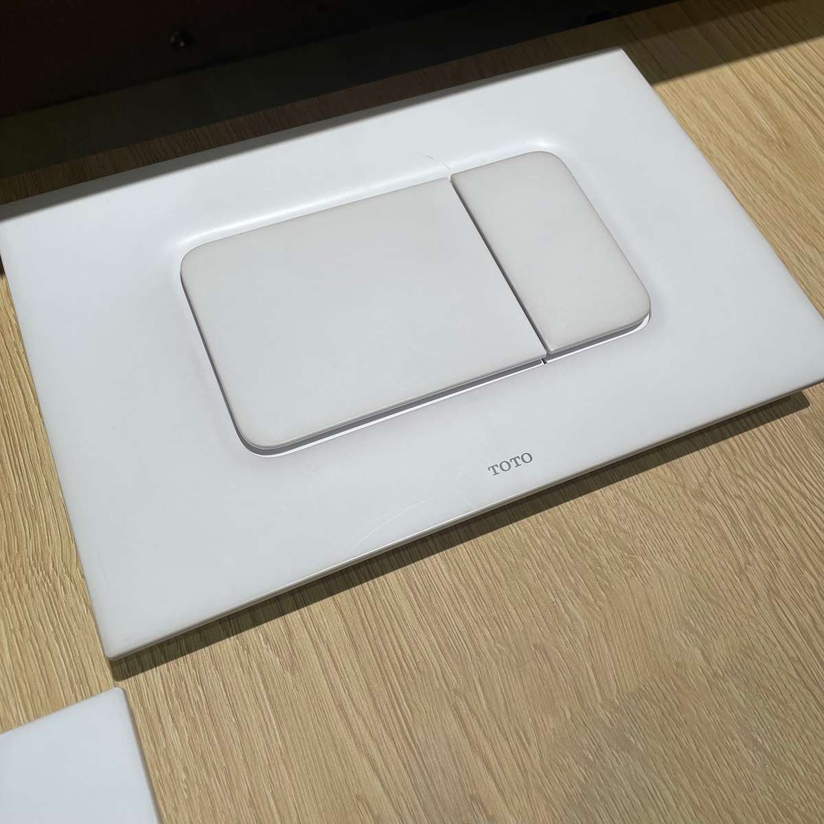 Nắp đậy nút xả TOTO MB170P MB170P#WH - 4