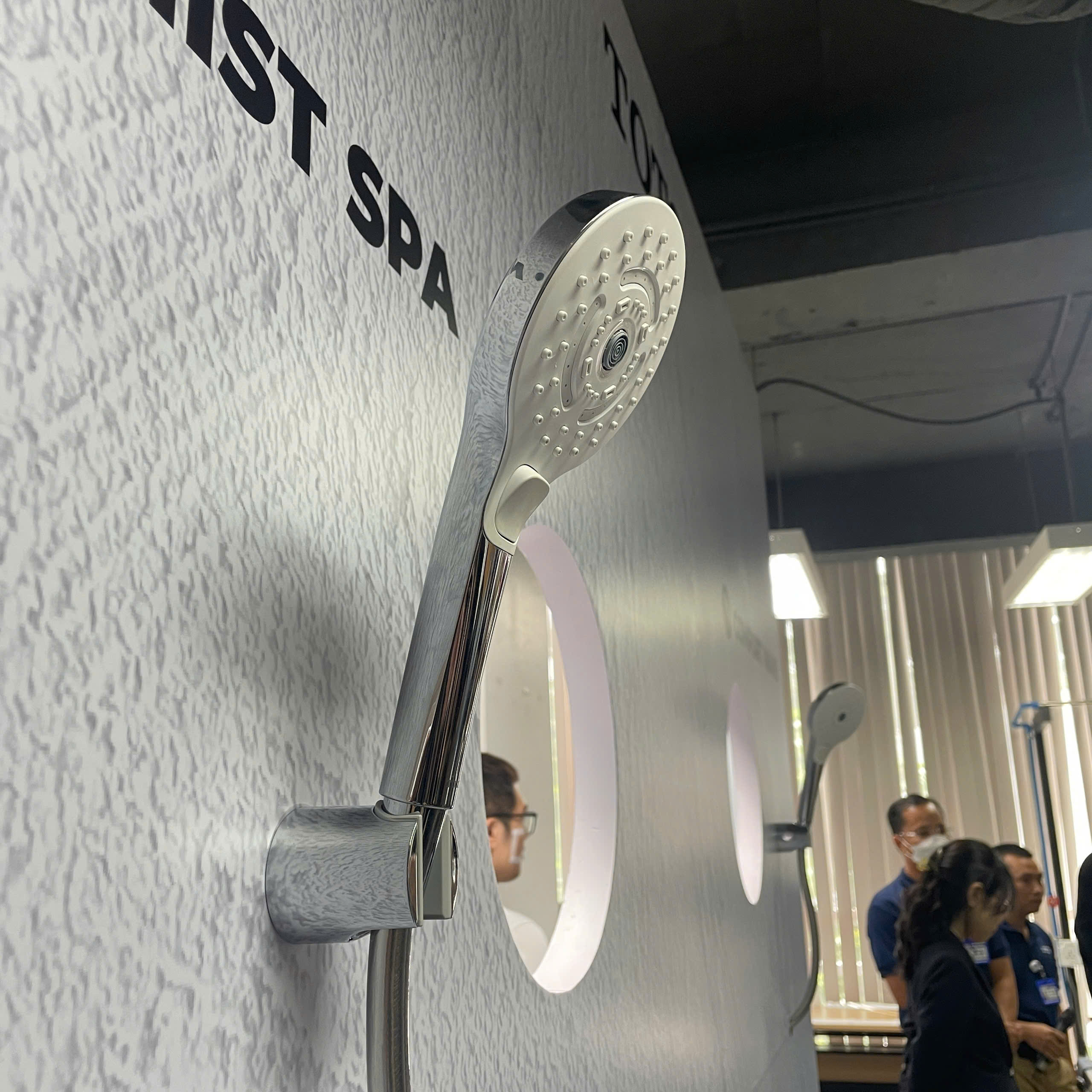 Tay sen tắm TOTO TBW01035V (3 chế độ) phun sương MistSpa TBW01035V - 3