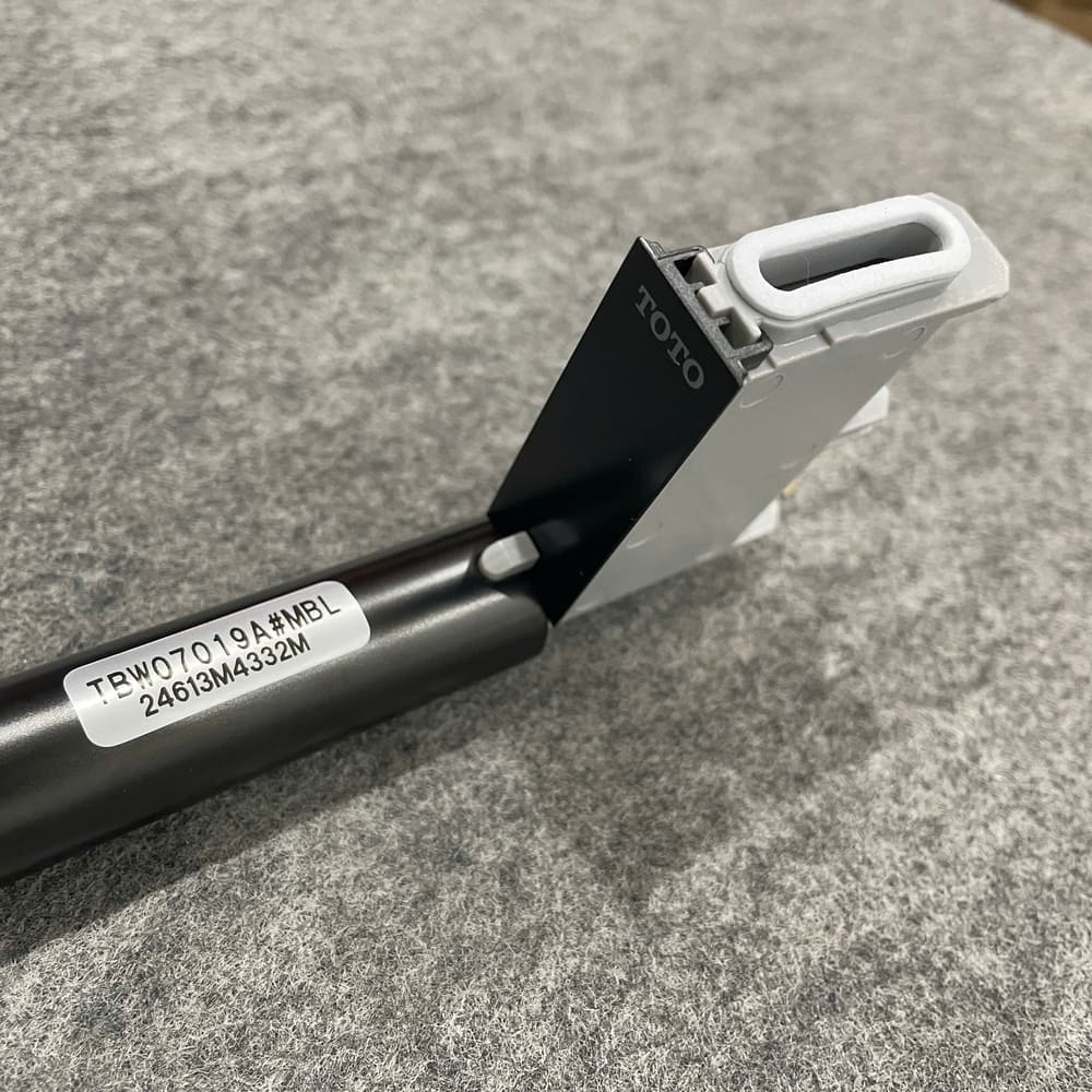 Thanh trượt sen tắm TOTO TBW07019A (740 mm) TBW07019A - 5