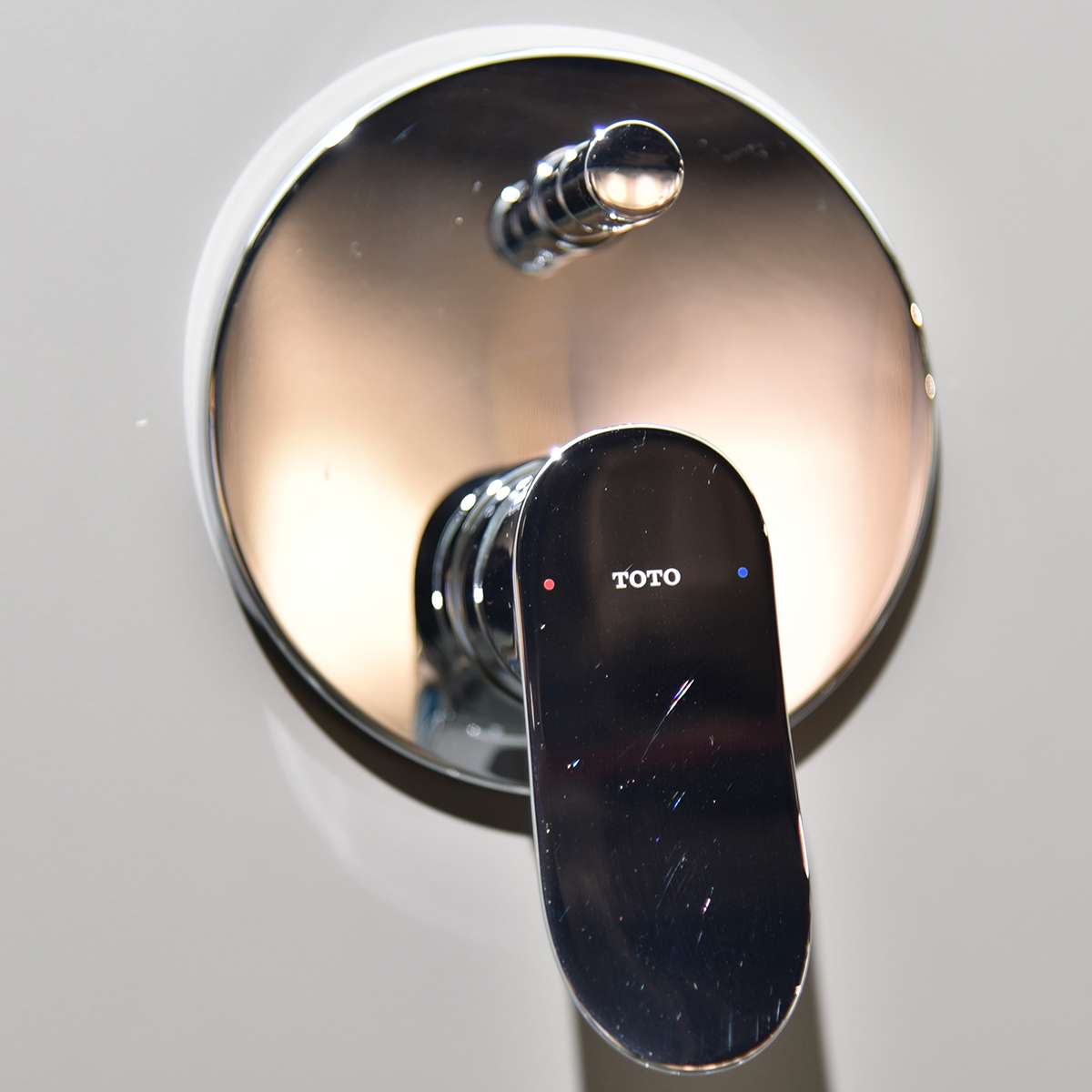 Van gật gù điều chỉnh nóng lạnh kèm nút chuyển hướng TOTO TBS04304B TBS04304B - 3