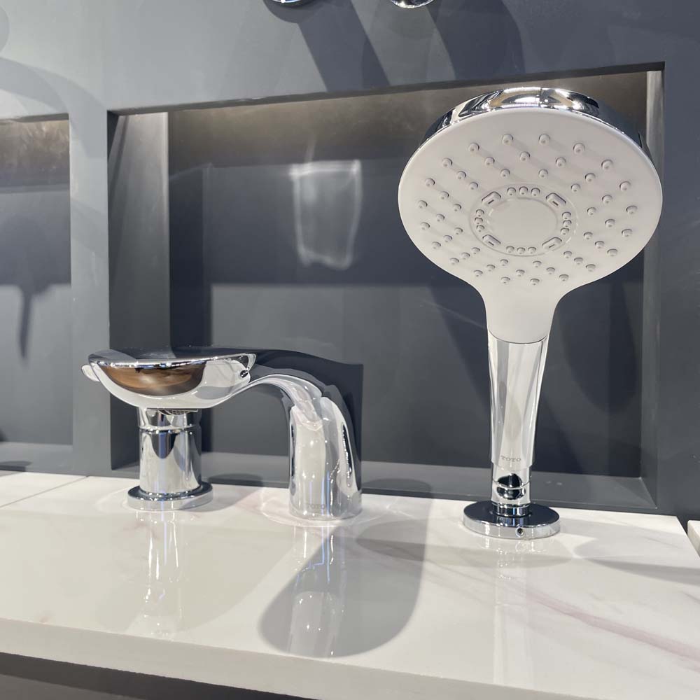 Vòi xả bồn tắm TOTO TBG01305BB nóng lạnh kèm tay sen - 4