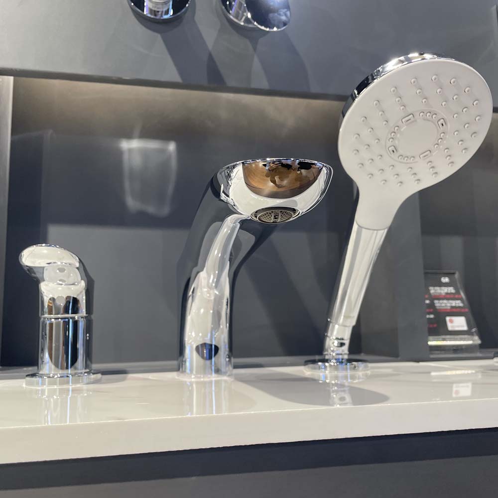 Vòi xả bồn tắm TOTO TBG01305BB nóng lạnh kèm tay sen - 5