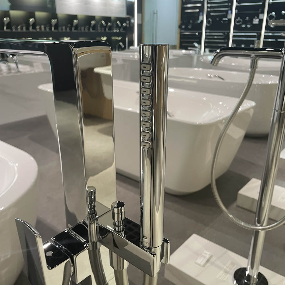 Vòi xả bồn tắm TOTO TBG02306BA kèm đế vòi TBN01105B - 3