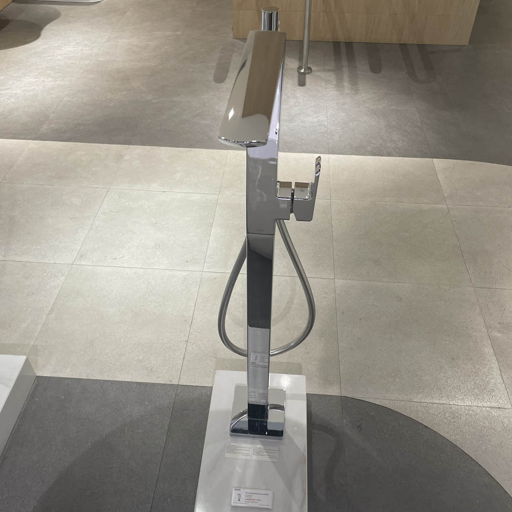 Vòi xả bồn tắm TOTO TBG02306BA kèm đế vòi TBN01105B - 5