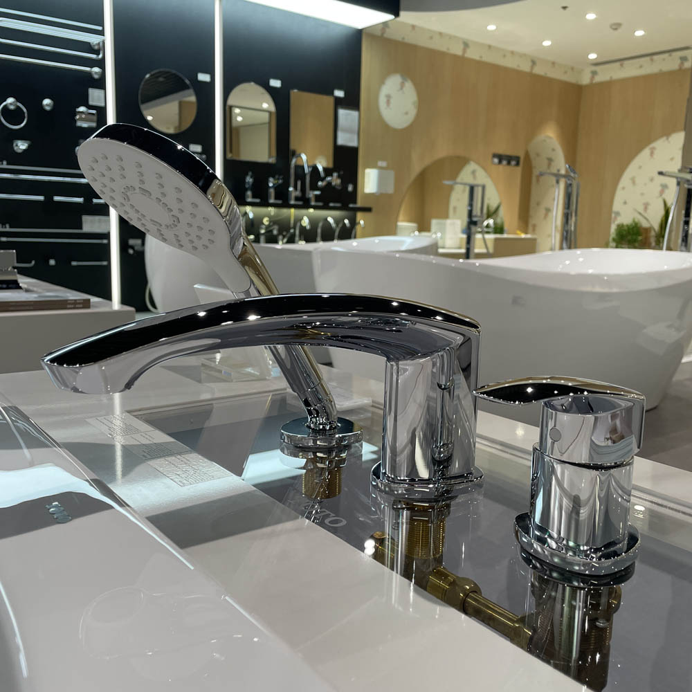 Vòi xả bồn tắm TOTO TBG09305AA nóng lạnh kèm tay sen - 4