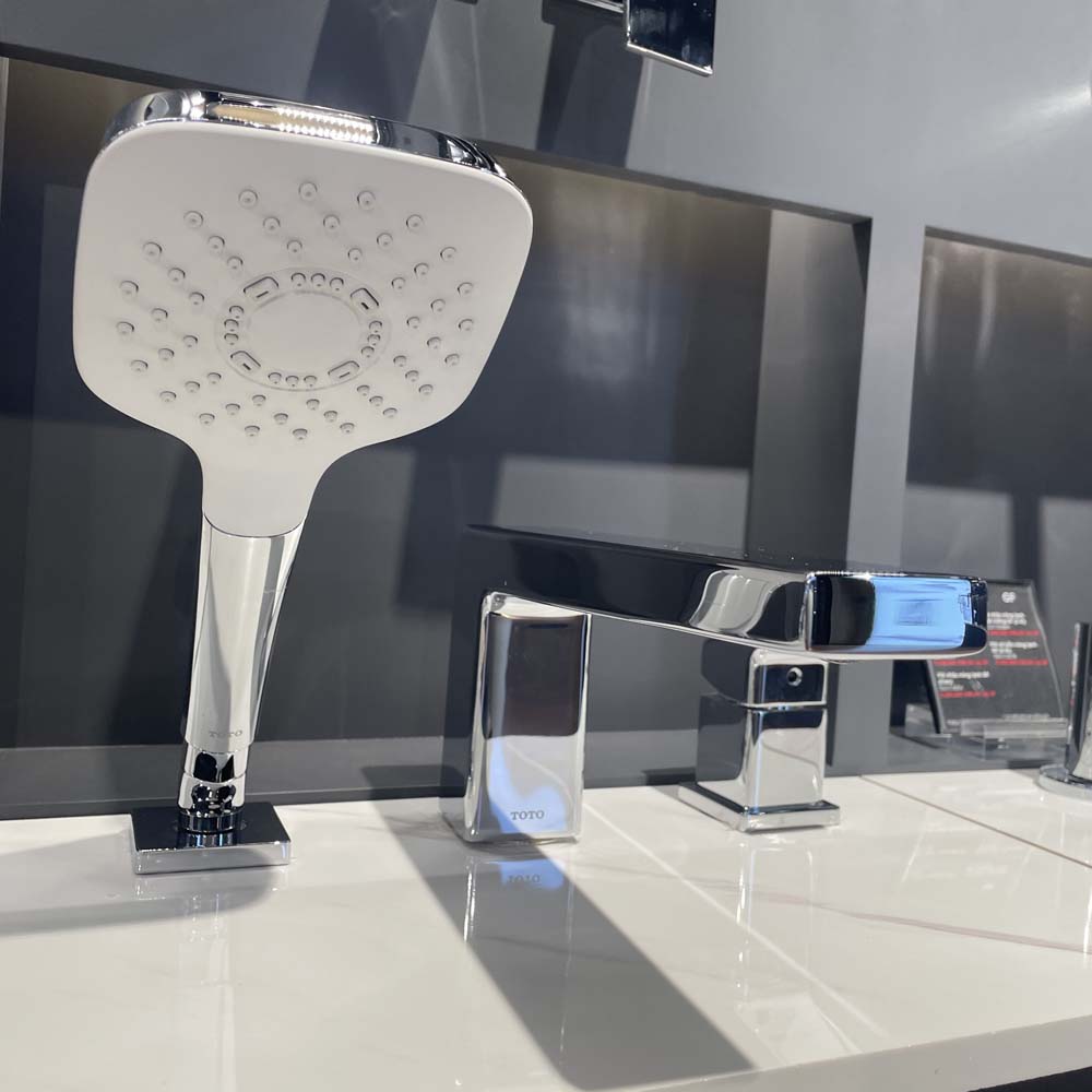 Vòi xả bồn tắm TOTO TBG10305AA nóng lạnh kèm tay sen - 5