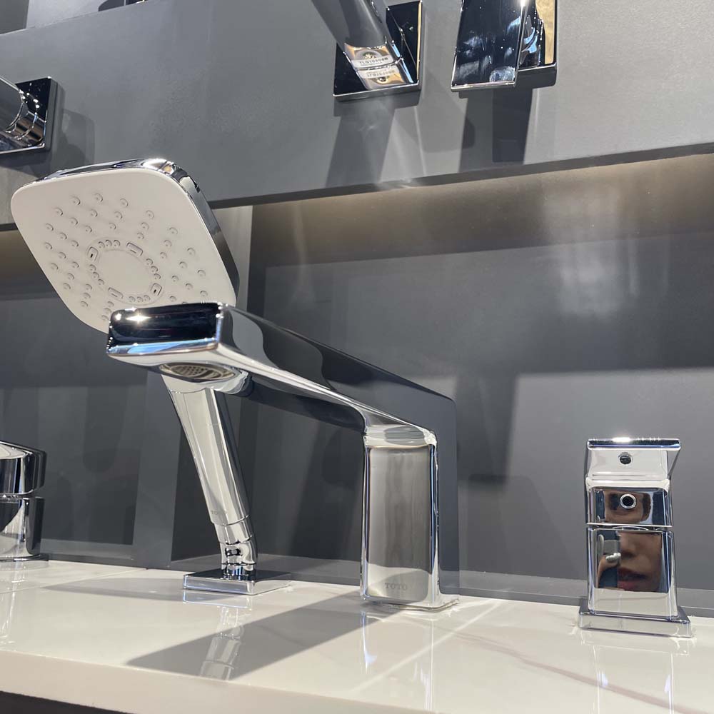 Vòi xả bồn tắm TOTO TBG10305AA nóng lạnh kèm tay sen - 6