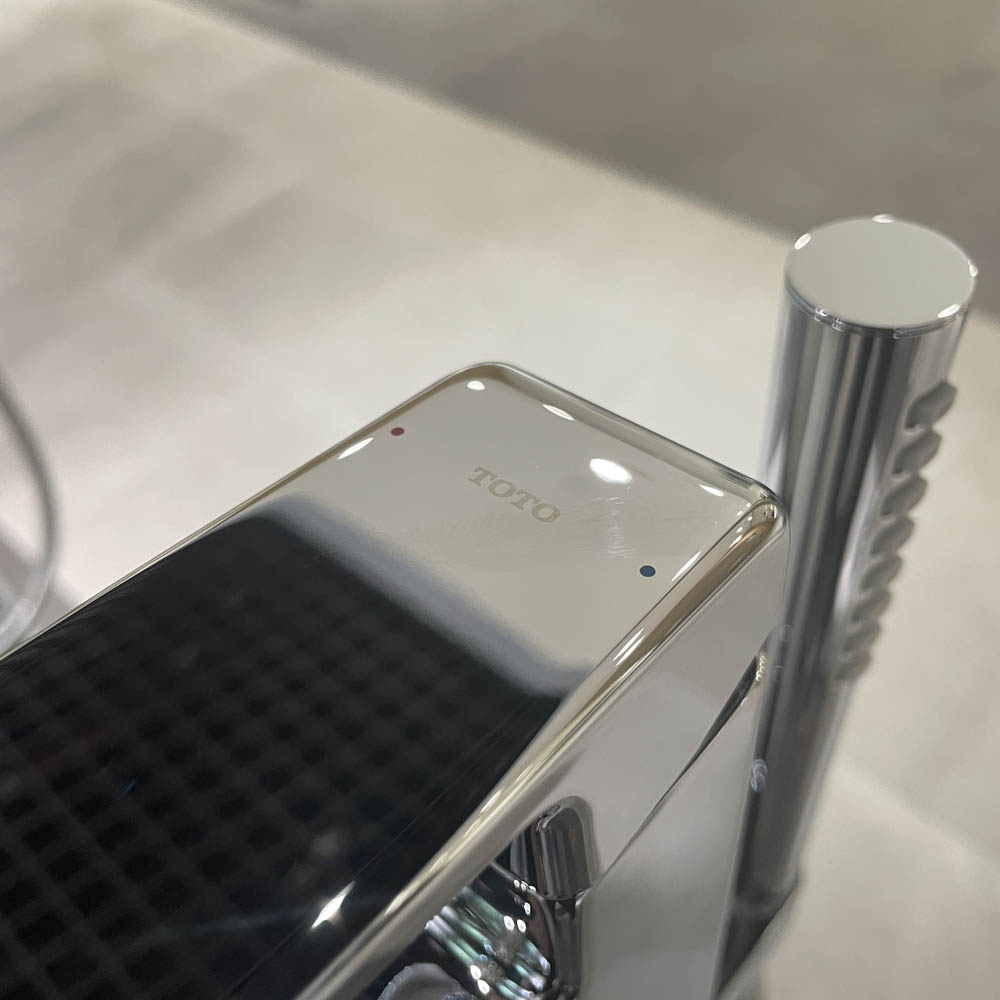 Vòi xả bồn tắm TOTO TBG10306AA kèm đế vòi TBN01105B - 3