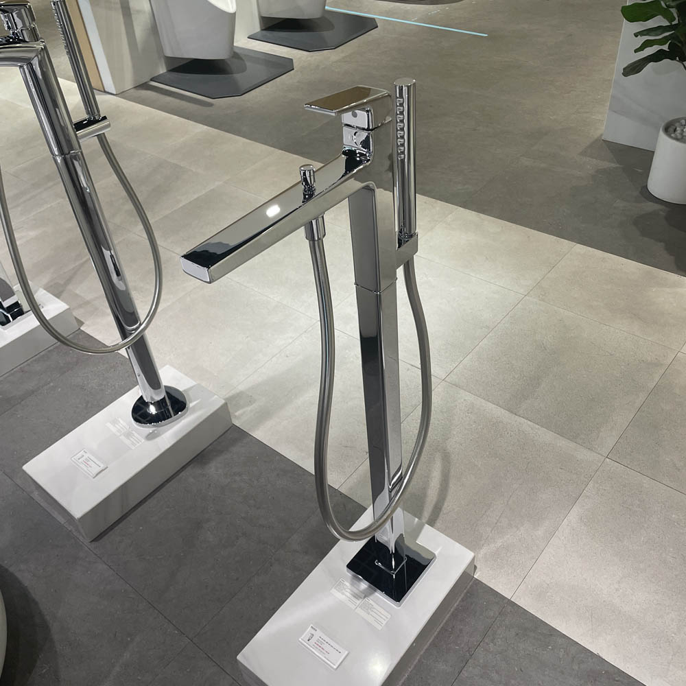 Vòi xả bồn tắm TOTO TBG10306AA kèm đế vòi TBN01105B - 4