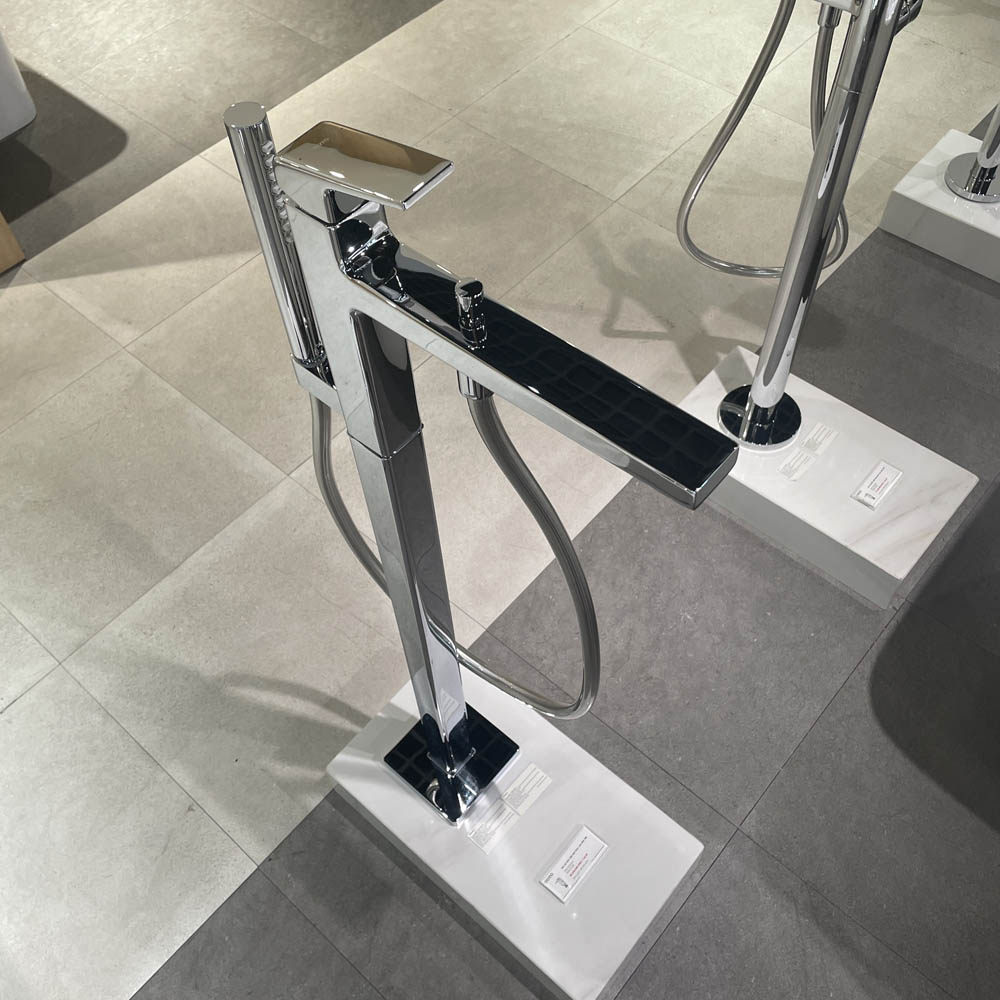 Vòi xả bồn tắm TOTO TBG10306AA kèm đế vòi TBN01105B - 6