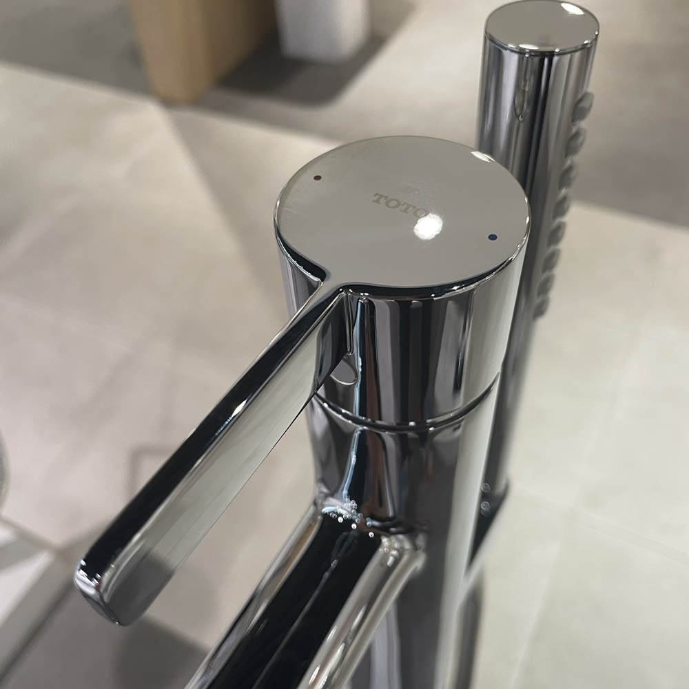 Vòi xả bồn tắm TOTO TBG11306AA kèm đế vòi TBN01105B - 3