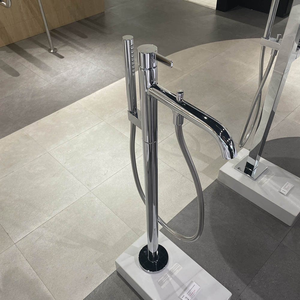 Vòi xả bồn tắm TOTO TBG11306AA kèm đế vòi TBN01105B - 6