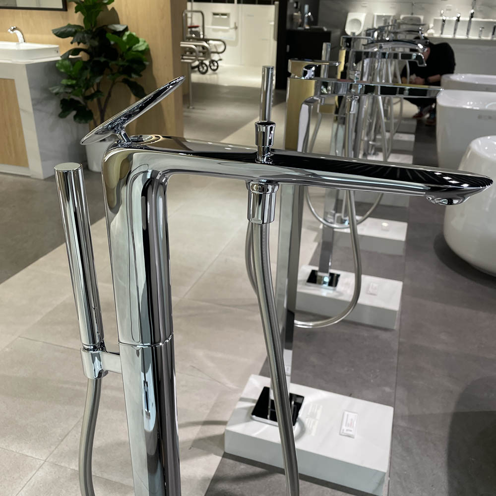 Vòi xả bồn tắm TOTO TBP03301AA kèm đế vòi TBN01105B - 5