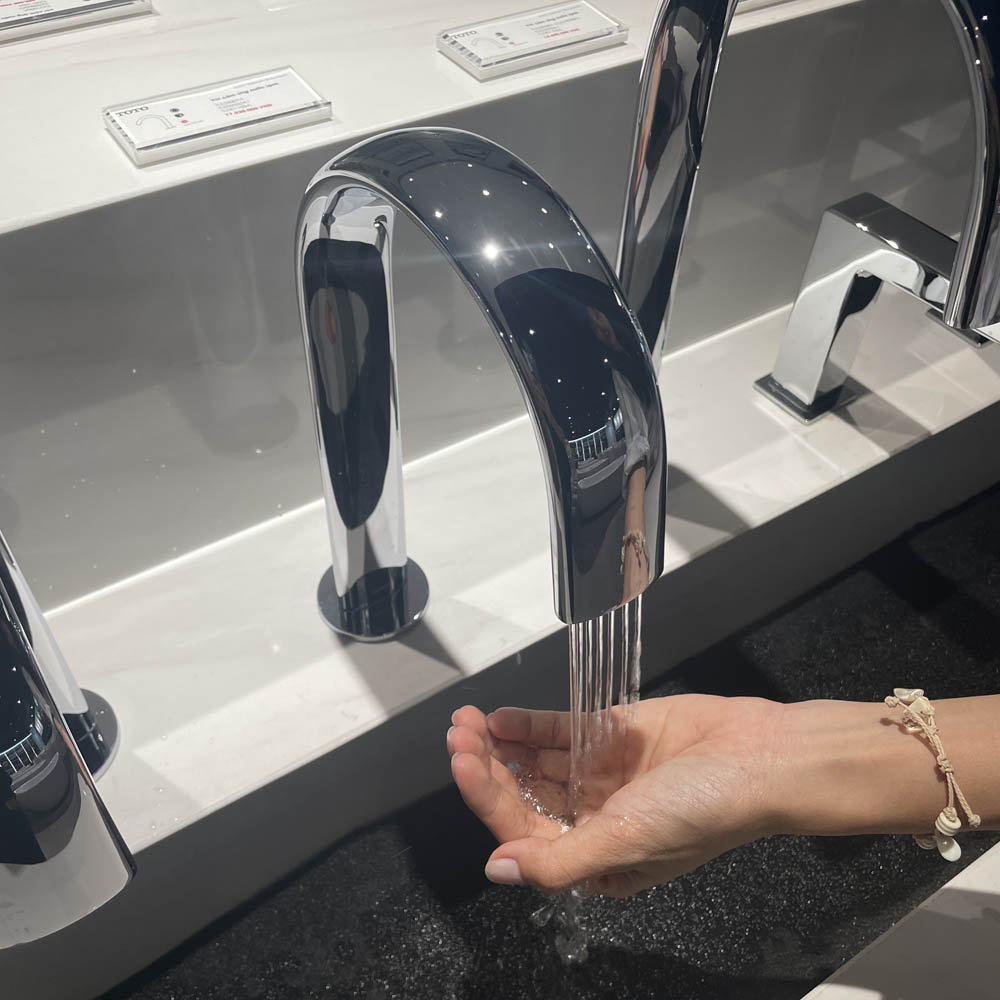 Vòi lavabo cảm ứng TOTO TLE24007A - 3