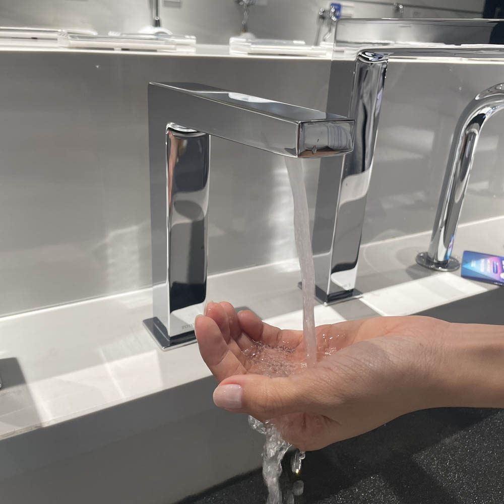 Vòi lavabo cảm ứng nóng lạnh TOTO TLE25007V - 3