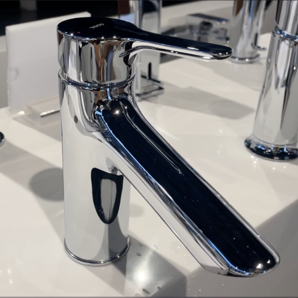 Vòi lavabo nóng lạnh LB TOTO TLS01301V - 3