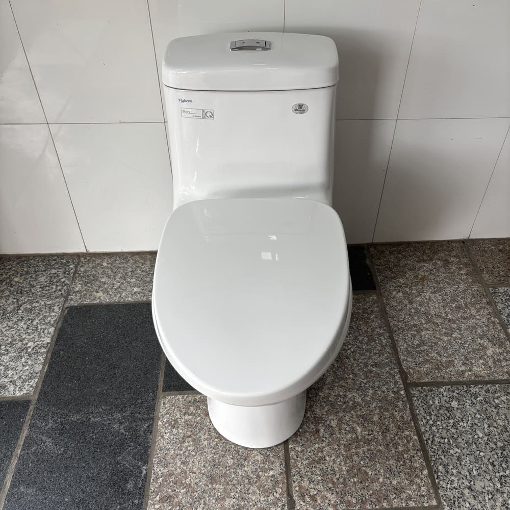 Bồn cầu 1 khối Viglacera BL5V nắp êm xả xoáy (+ vòi xịt VG826) BL5V - 4